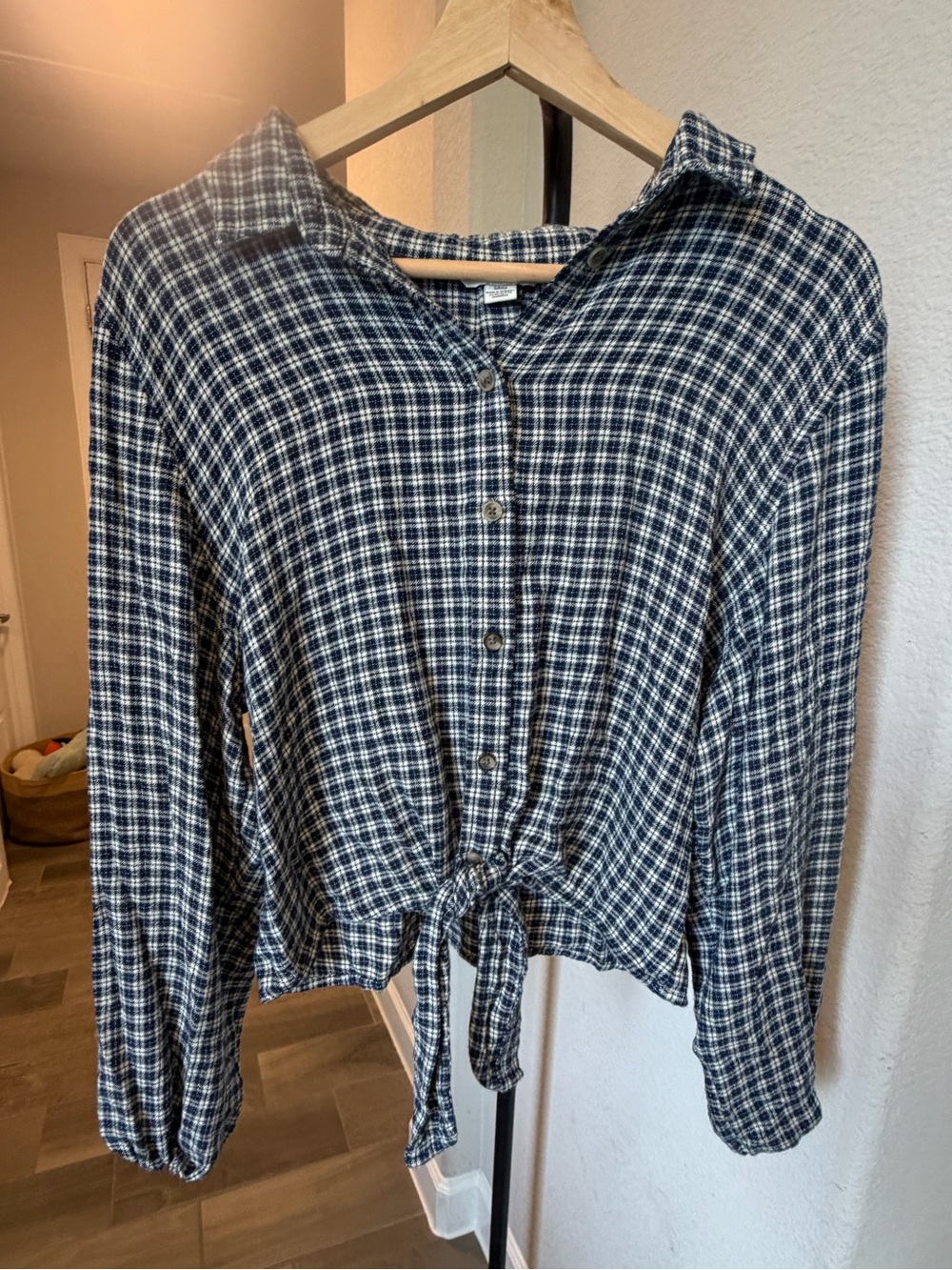 American Eagle Outfitters Navy & White Plaid Button-Front Tie-Hem Shirt S